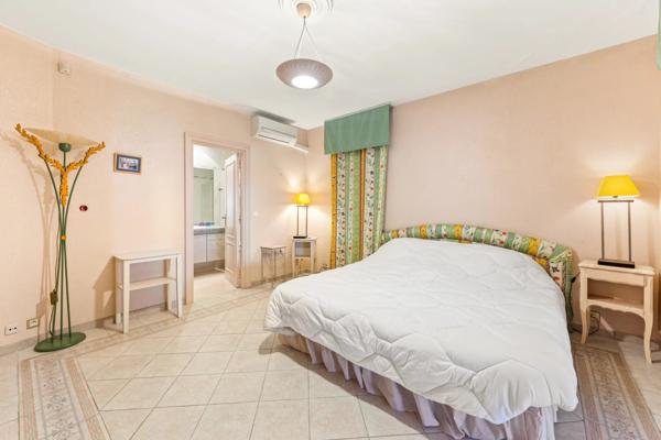 Mandelieu, villa sur les hauteurs, vue mer panoramique