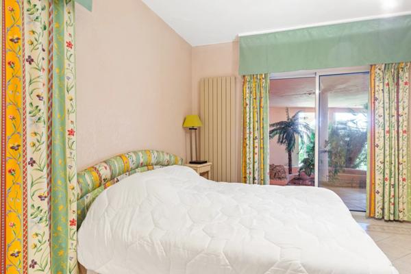 Mandelieu, villa sur les hauteurs, vue mer panoramique