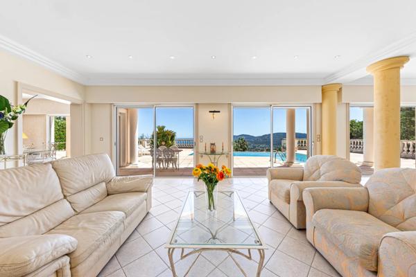 Mandelieu, villa sur les hauteurs, vue mer panoramique