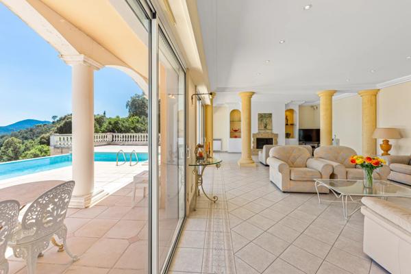 Mandelieu, villa sur les hauteurs, vue mer panoramique