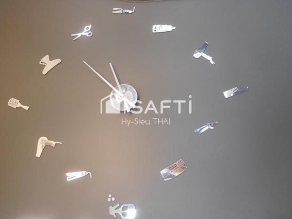 Salon de Coiffure, ARBENT (01), entièrement rénové, 5 Places, 3 bacs de rinçage, belle décoration,