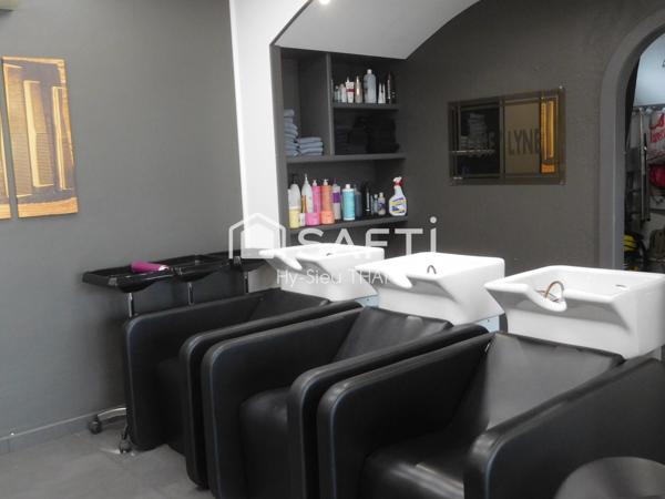 Salon de Coiffure, ARBENT (01), entièrement rénové, 5 Places, 3 bacs de rinçage, belle décoration,