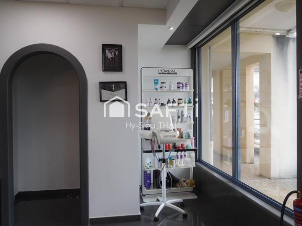 Salon de Coiffure, ARBENT (01), entièrement rénové, 5 Places, 3 bacs de rinçage, belle décoration,
