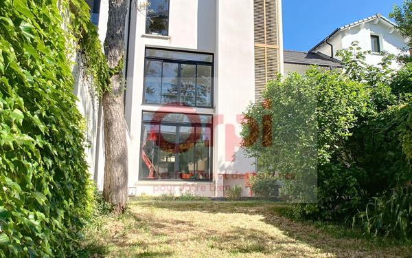 Maison à vendre    8 pièces • 240 m2 Issy-les-Moulineaux