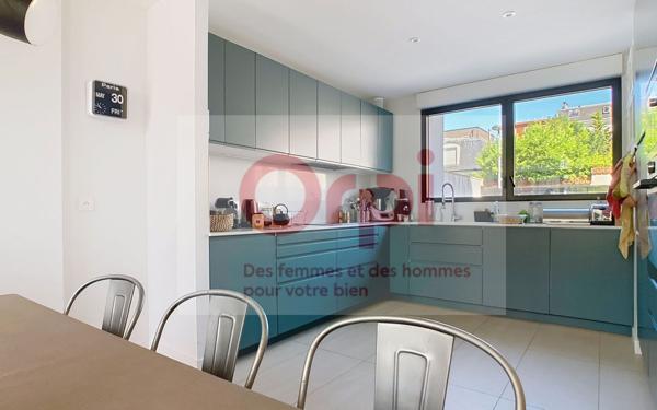 Maison à vendre    8 pièces • 240 m2 Issy-les-Moulineaux