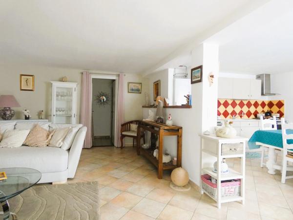 Maison à vendre en R+1 de 166 m² sur un terrain de 1837 m². Route d'Eyguières (13) Arles