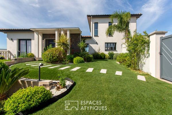 Villa d’architecte raffinée avec vue dominante sur la garrigue