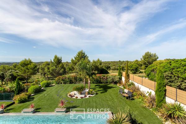 Villa d’architecte raffinée avec vue dominante sur la garrigue