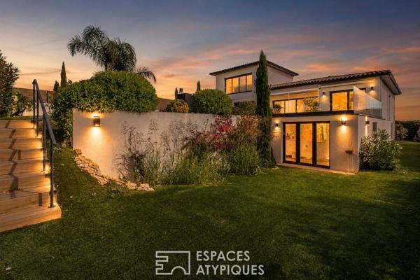 Villa d’architecte raffinée avec vue dominante sur la garrigue