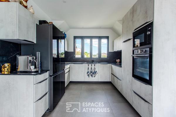 Villa d’architecte raffinée avec vue dominante sur la garrigue