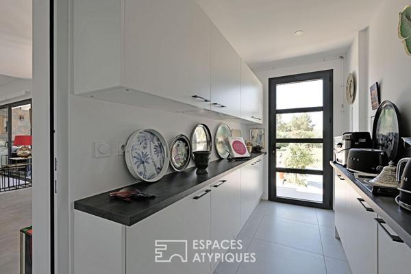 Villa d’architecte raffinée avec vue dominante sur la garrigue
