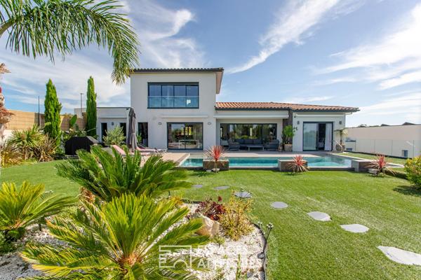 Villa d’architecte raffinée avec vue dominante sur la garrigue