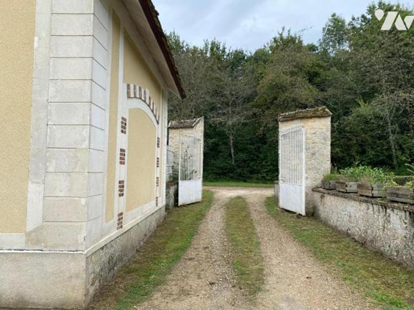 45680 DORDIVES - CHATEAU ET DEPENDANCES