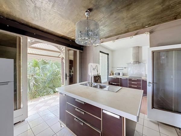 DPT GUYANE, à vendre CAYENNE BOURDA maison T4 de 158 m² avec vue mer