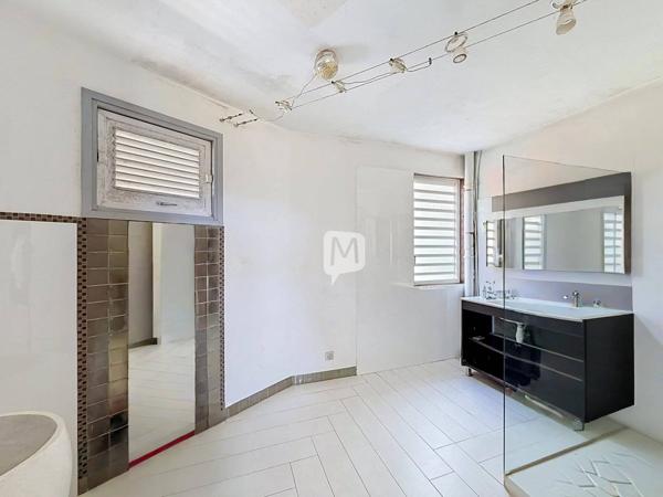 DPT GUYANE, à vendre CAYENNE BOURDA maison T4 de 158 m² avec vue mer