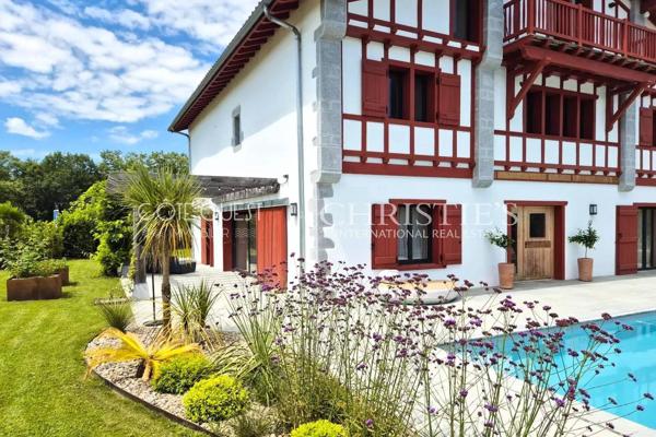 À vendre Larressore - Propriété du 18ème avec piscine