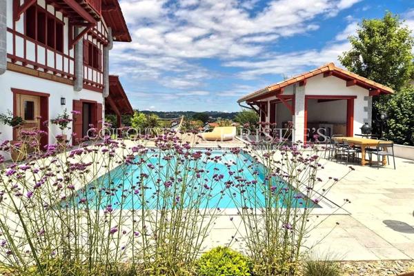 À vendre Larressore - Propriété du 18ème avec piscine