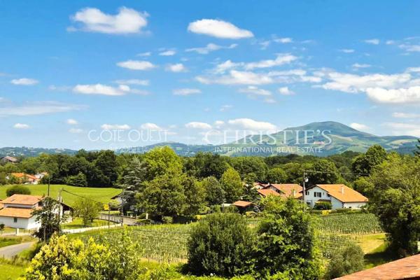 À vendre Larressore - Propriété du 18ème avec piscine