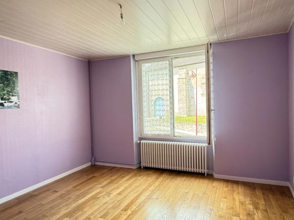 En exclusivite ! Maison de village, 300m², 10 chambres avec dépendances sur 3489m² de terrain 199 900 €