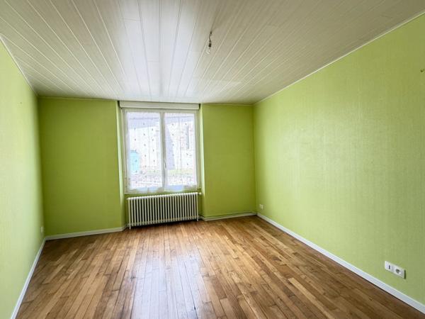 En exclusivite ! Maison de village, 300m², 10 chambres avec dépendances sur 3489m² de terrain 199 900 €