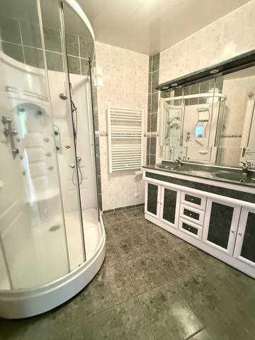 En exclusivite ! Maison de village, 300m², 10 chambres avec dépendances sur 3489m² de terrain 199 900 €