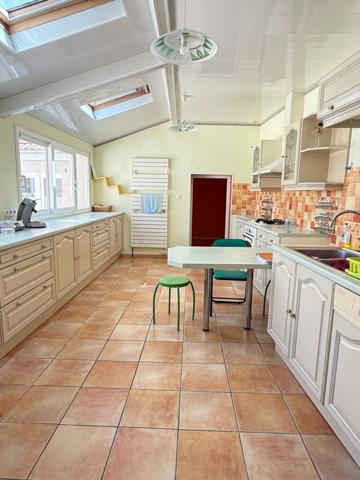 En exclusivite ! Maison de village, 300m², 10 chambres avec dépendances sur 3489m² de terrain 199 900 €