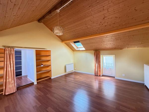 En exclusivite ! Maison de village, 300m², 10 chambres avec dépendances sur 3489m² de terrain 199 900 €