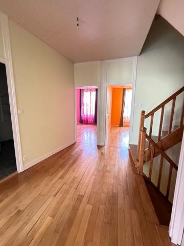 En exclusivite ! Maison de village, 300m², 10 chambres avec dépendances sur 3489m² de terrain 199 900 €