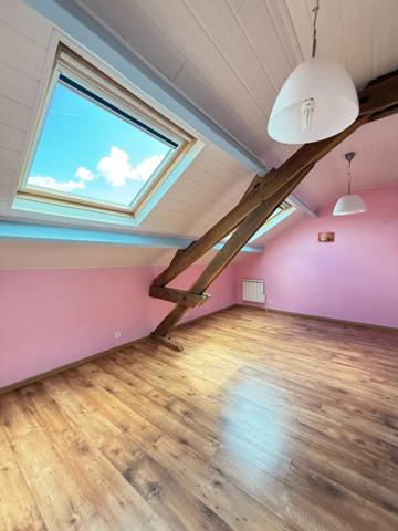 En exclusivite ! Maison de village, 300m², 10 chambres avec dépendances sur 3489m² de terrain 199 900 €