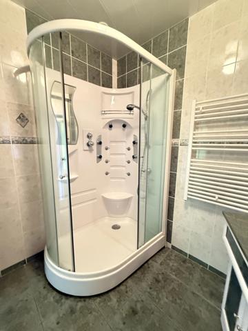 En exclusivite ! Maison de village, 300m², 10 chambres avec dépendances sur 3489m² de terrain 199 900 €