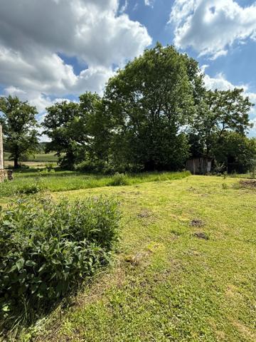 En exclusivite ! Maison de village, 300m², 10 chambres avec dépendances sur 3489m² de terrain 199 900 €