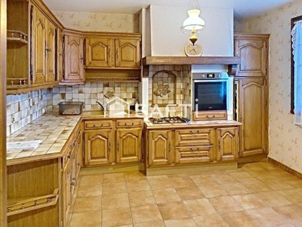 Cette jolie maison familiale  de plain pied avec sous sol