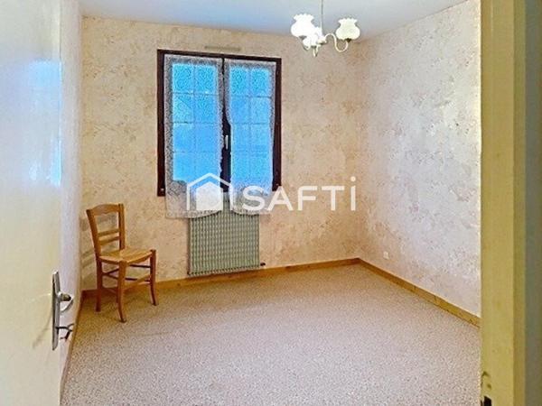 Cette jolie maison familiale  de plain pied avec sous sol