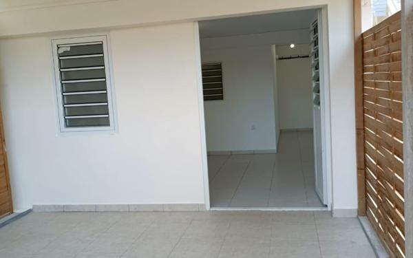 Appartement à louer    1 pièce •  Sainte-Luce