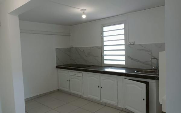 Appartement à louer    1 pièce •  Sainte-Luce