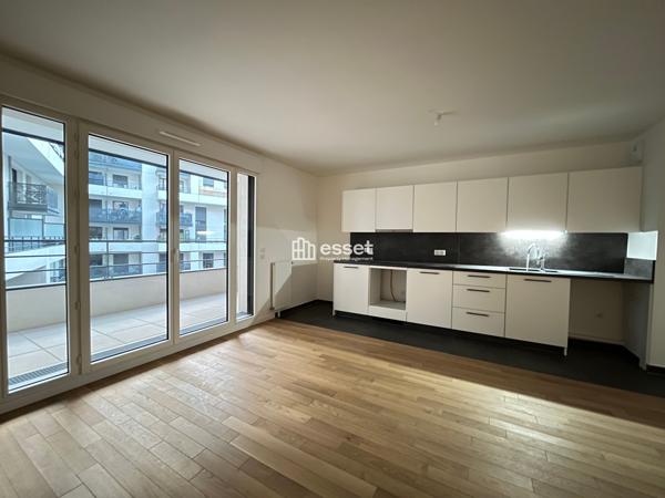 Location Appartement 4 pièces 85.59 m² - Courbevoie 92400