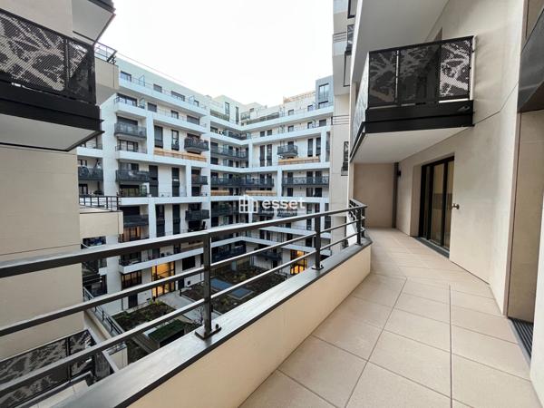 Location Appartement 4 pièces 85.59 m² - Courbevoie 92400