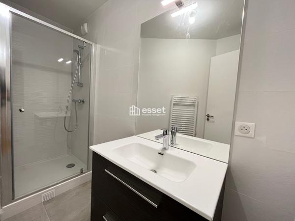 Location Appartement 4 pièces 85.59 m² - Courbevoie 92400