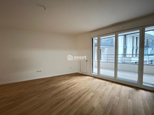 Location Appartement 4 pièces 85.59 m² - Courbevoie 92400