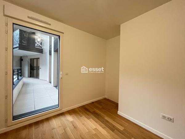 Location Appartement 4 pièces 85.59 m² - Courbevoie 92400