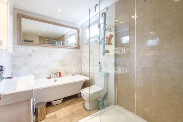 Honfleur hyper centre - Maison de ville - 92 m2 - 2 chambres - 3 Terrasses - Jardin - Atelier/Cave en sous sol de 39 m2