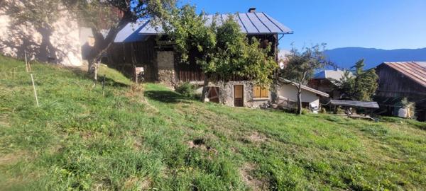 Maison de montagne avec dépendances au Villaret de Doucy (73260)
