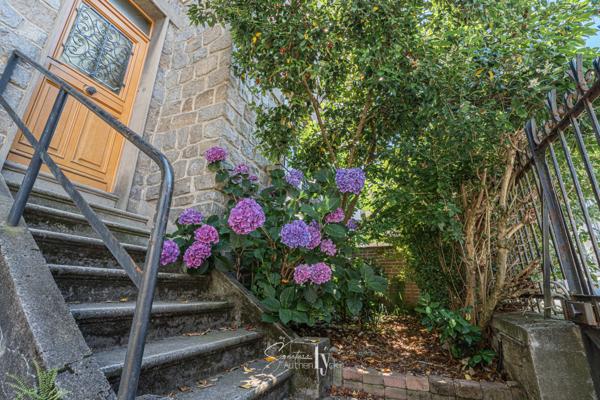 Maison
         7 pièces
        - 183 m² Exclusivité 285 000 € *