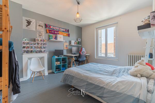 Maison
         7 pièces
        - 183 m² Exclusivité 285 000 € *