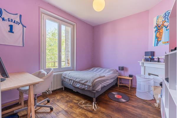 Maison
         7 pièces
        - 183 m² Exclusivité 285 000 € *
