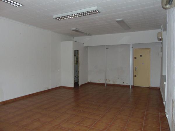 Immeuble Agde 2 appartements et 2 commerces  340 m2
