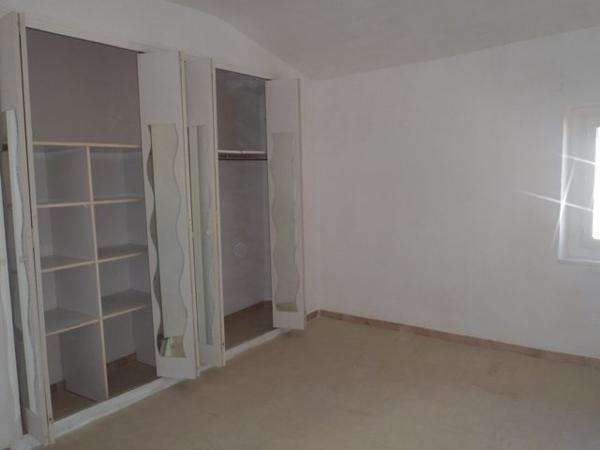 Immeuble Agde 2 appartements et 2 commerces  340 m2