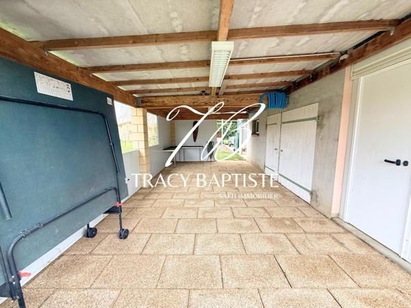 Belle maison plain-pied 4 chambres avec grand jardin, piscine et nombreuses dépendances