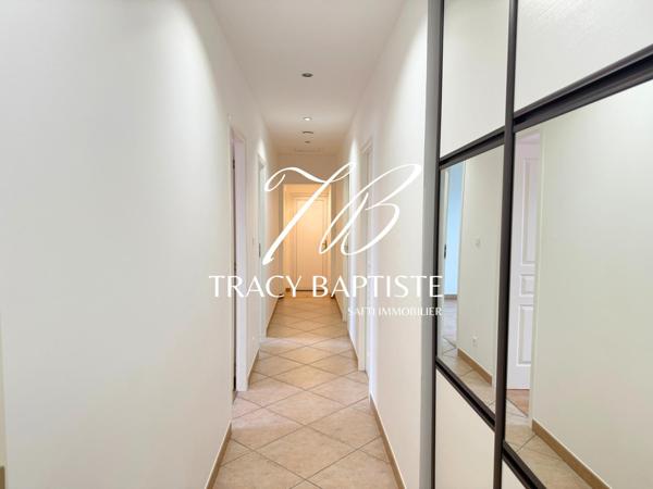 Belle maison plain-pied 4 chambres avec grand jardin, piscine et nombreuses dépendances