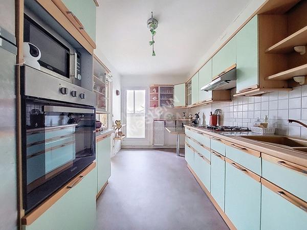 Nantes Collines du Cens : En VENTE, Proche chronobus, appartement 5 pièces, lumineux avec de beaux volumes, environnement calme et verdoyant.